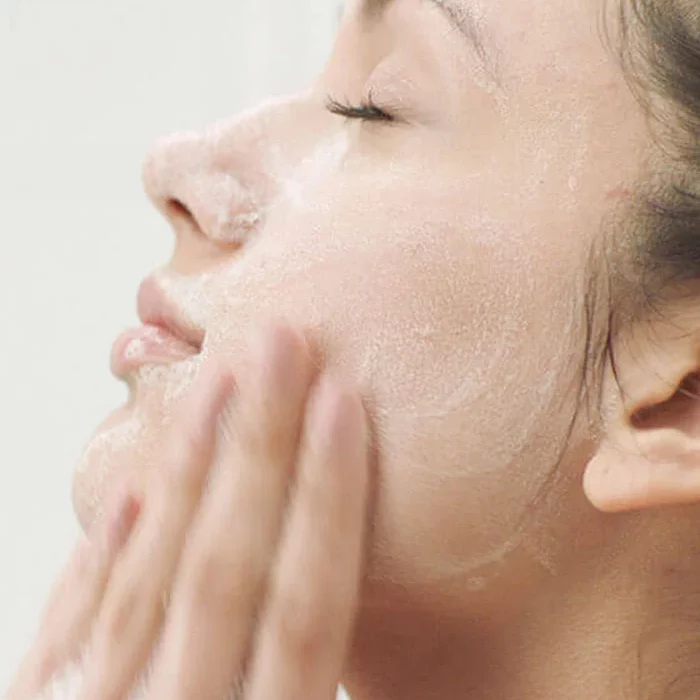 gel_moussant_application_visage1